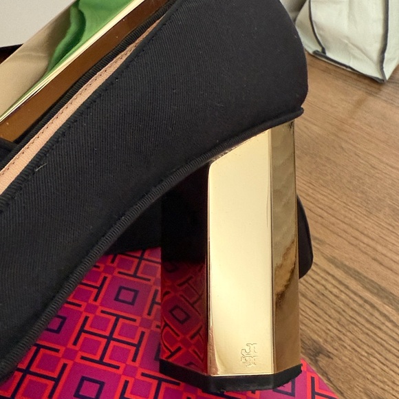 Tory Burch Regina 90mm Chic Black Pump with Gold Heels Sz 9 Perfect! $328 - Picture 8 of 8